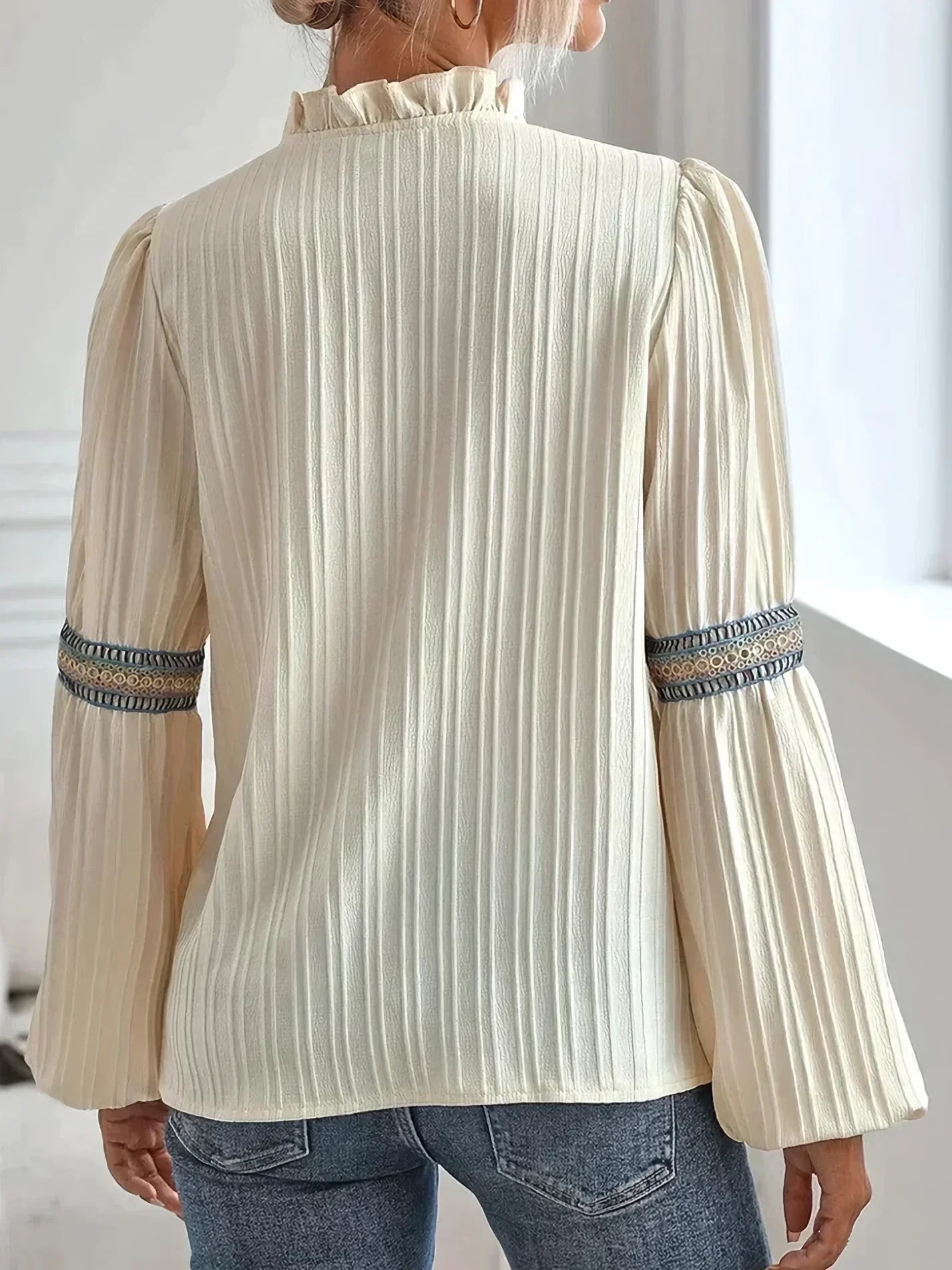 CHLOE | Stunning V-neck blouse